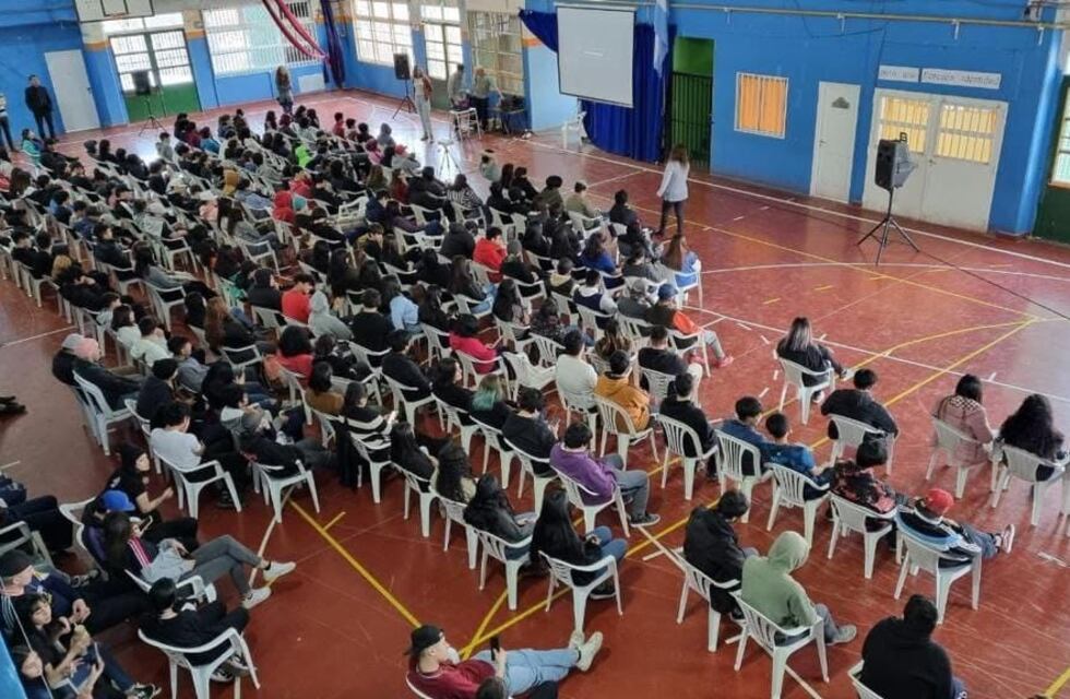 Más de 500 estudiantes participaron del primer taller de “Postvención del Suicidio”
