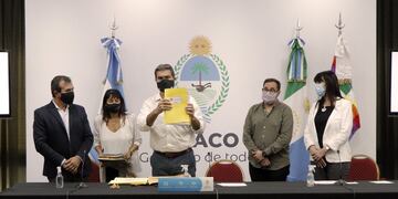 “Esto tendrá un impacto muy importante en los ingresos del personal”, destacó Capitanich