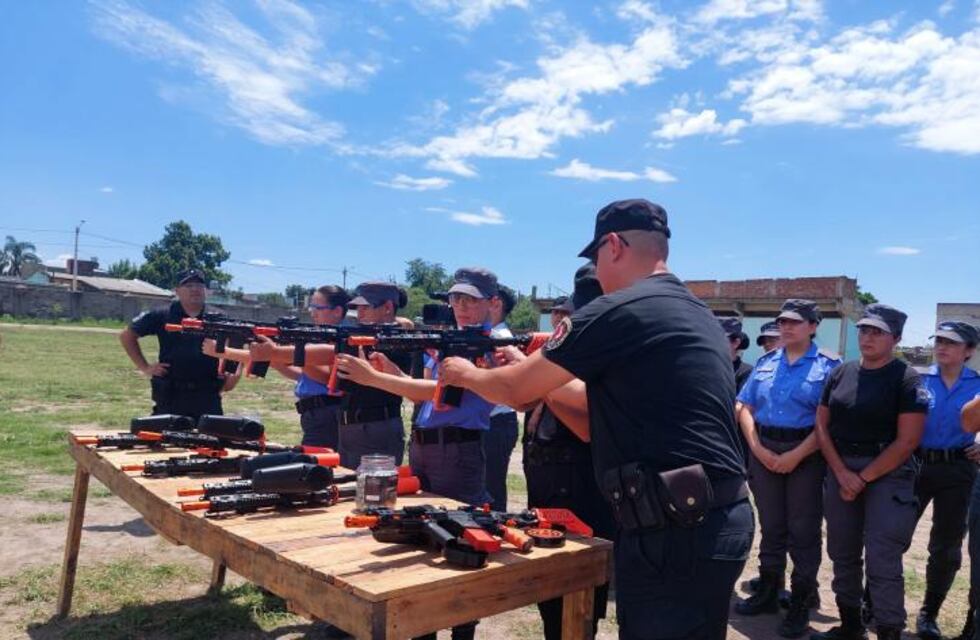 Empleados penitenciarios reciben instrucción en armas de menor letalidad
