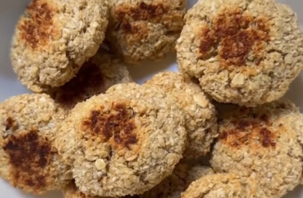Sin harina, azúcar ni aceite: la receta para hacer galletitas en 15 minutos