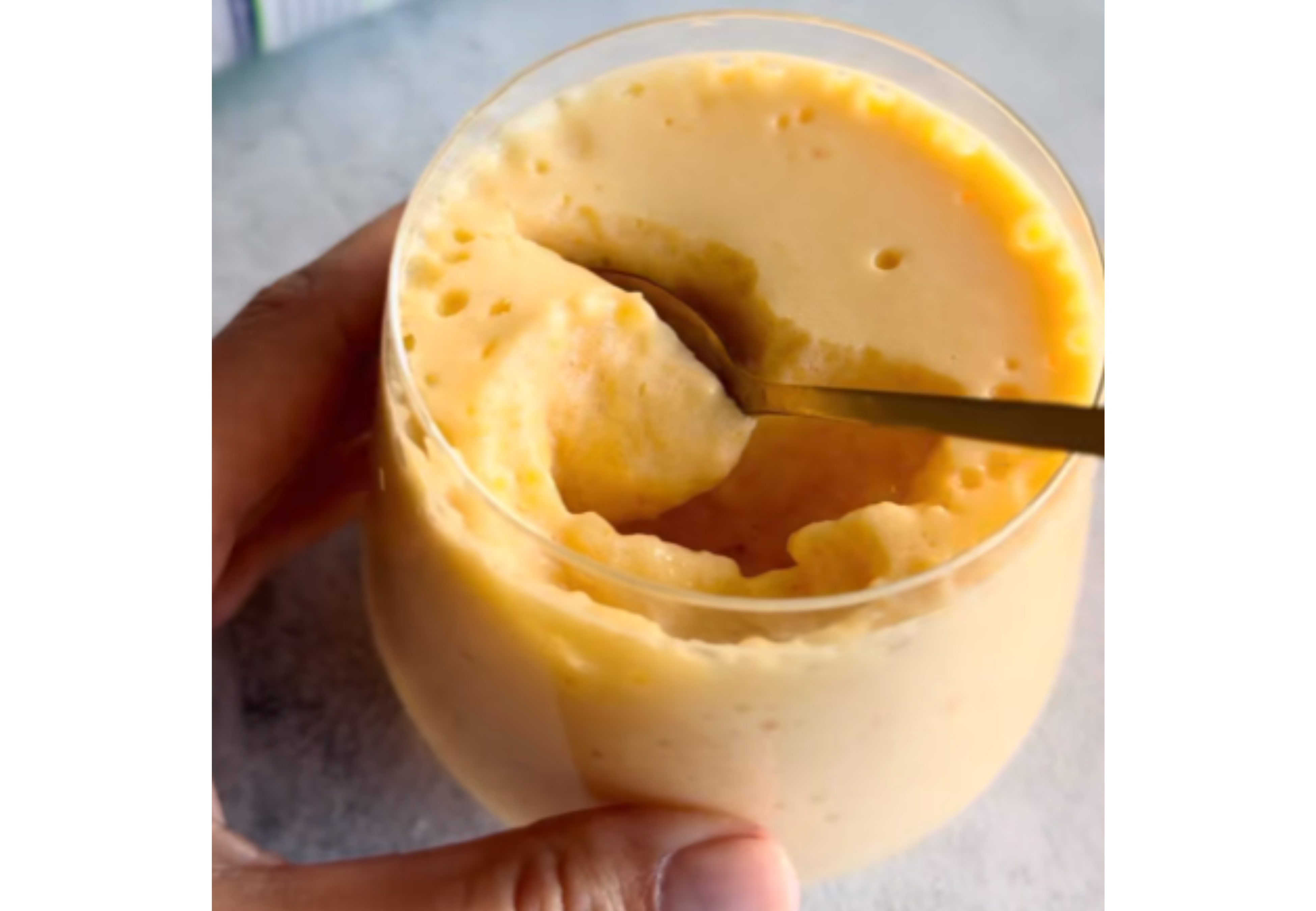 Así de cremosa queda la mousse de durazno.