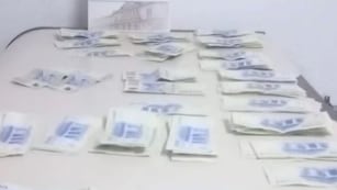 Compraron una moto con billetes falsos en Miramar y los descubrieron por un insólito motivo