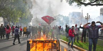 Congreso: el Gobierno reiteró el argumento de la “desestabilización” para justificar la represión (AP)