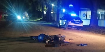Un motociclista de 22 años falleció tras un siniestro vial con un camión (Policía de Córdoba)