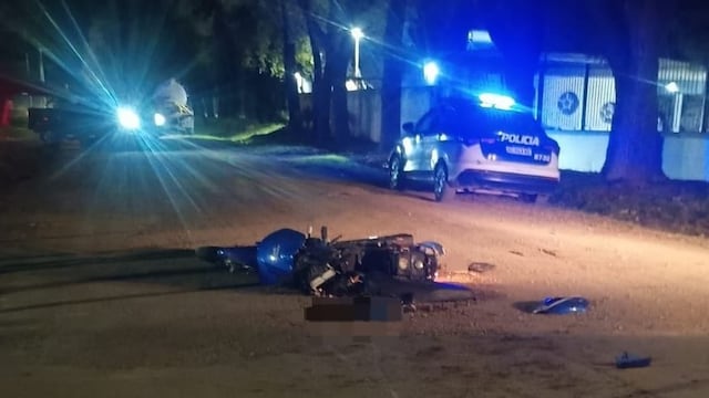 Un motociclista de 22 años falleció tras un siniestro vial con un camión (Policía de Córdoba)