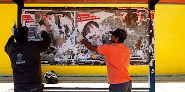 Se retiran los carteles con las caras de los candidatos.