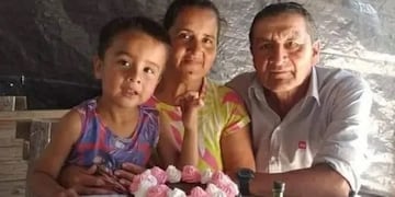 Corrientes. Loan junto a sus padres en una foto de archivo.