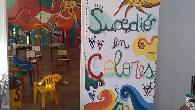 La puerta que pintó la artista mendocina Malén, da una cálida bienvenida a los niños que ingresen a la sala.