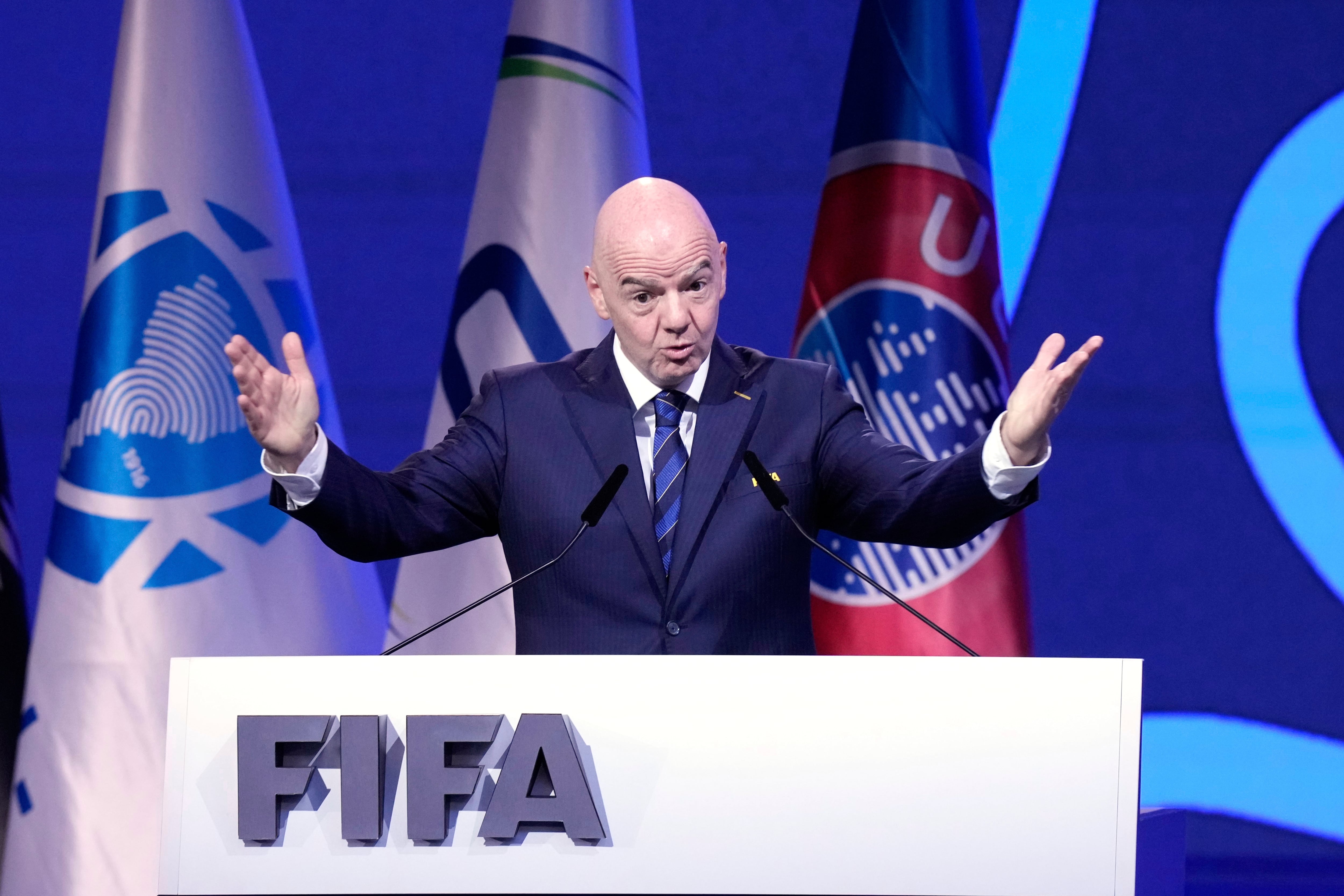 El presidente de FIFA, Gianni Infantino, habla durante el 75 Congreso de la entindad en la sede de CONMEBOL en Luque, Paraguay, jueves 15 mayo, 2025. (AP Foto/Fernando Calistro)