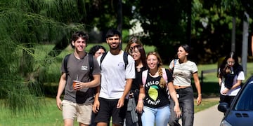 Estudiantes volvieron a la ciudad de Córdoba tras el fin de semana extra largo.
