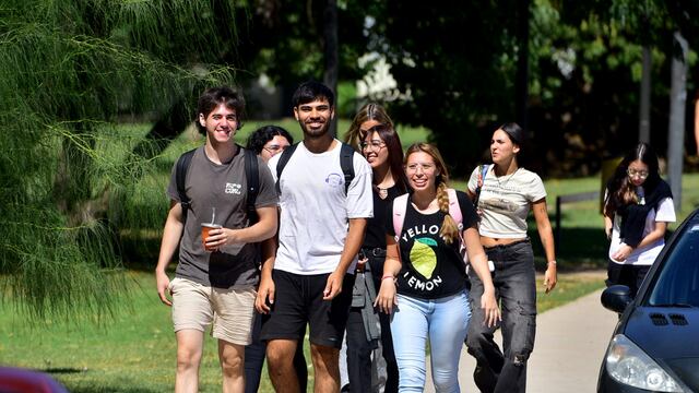 Estudiantes volvieron a la ciudad de Córdoba tras el fin de semana extra largo.