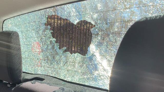 Vandalismo. La camioneta que le rompieron a la Patrulla Ambiental (Municipalidad).