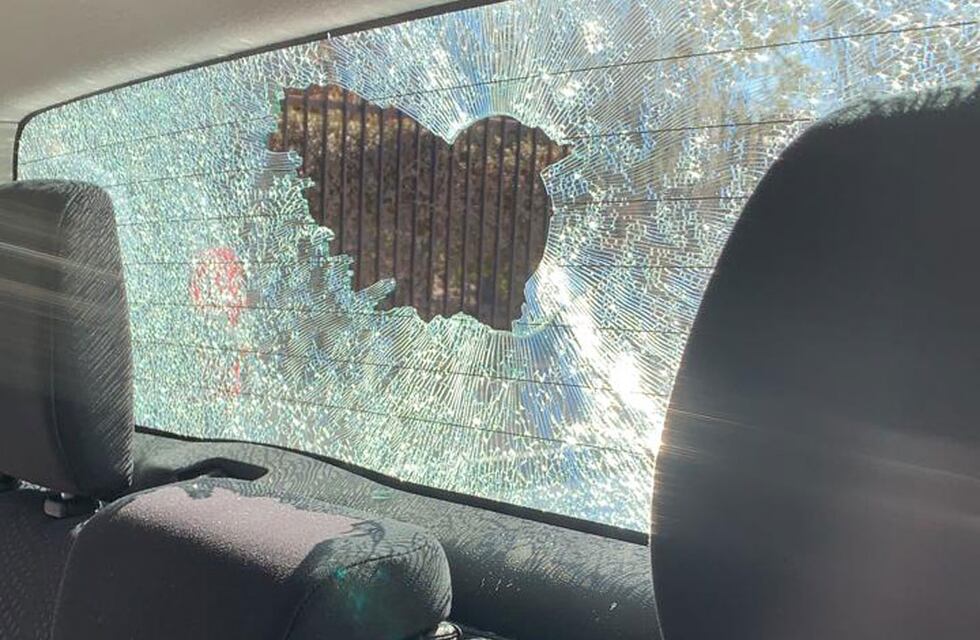 Apedrearon una camioneta 0km de la Patrulla Ambiental de Córdoba