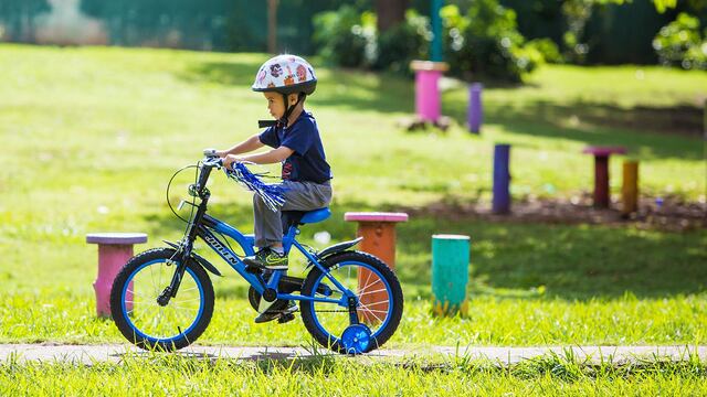 Maestro correntino junta plata para darle bicicletas a sus alumnos y que puedan ir a la escuela.
