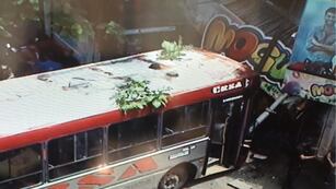 El video del impactante siniestro vial que protagonizó un colectivo en Córdoba.