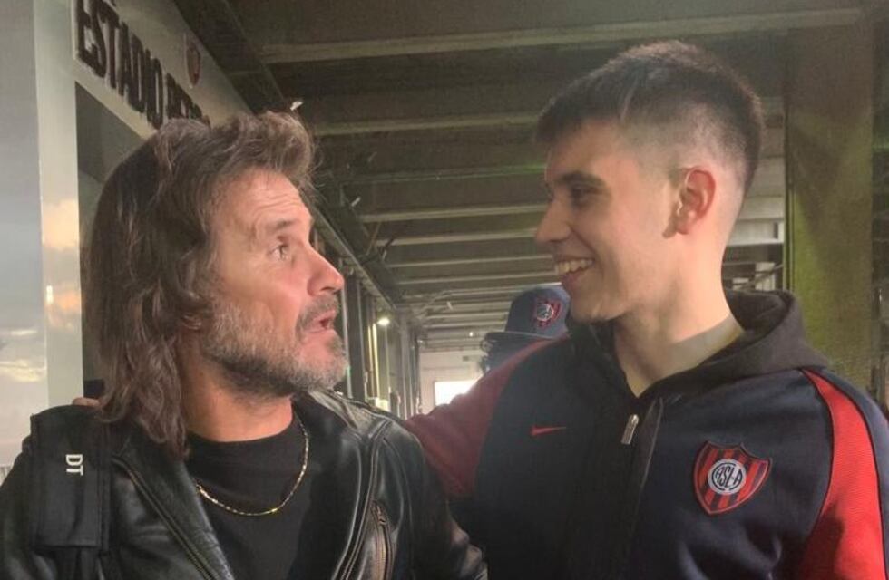 Martín Ramón, el joven de Arroyito que sorprendió a Darío Insúa con la foto que se sacó con su padre hace 38 años