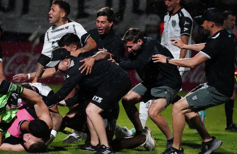 El ex arquero de Belgrano que fue héroe en el ascenso de Gimnasia de Mendoza a Primera