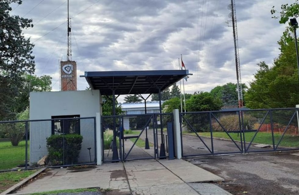 Balearon el frente de las instalaciones de Televisión Litoral y dejaron un mensaje: “Vamos a matar a un policía todos los días”