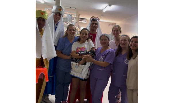 Los reyes llegaron al Hospital