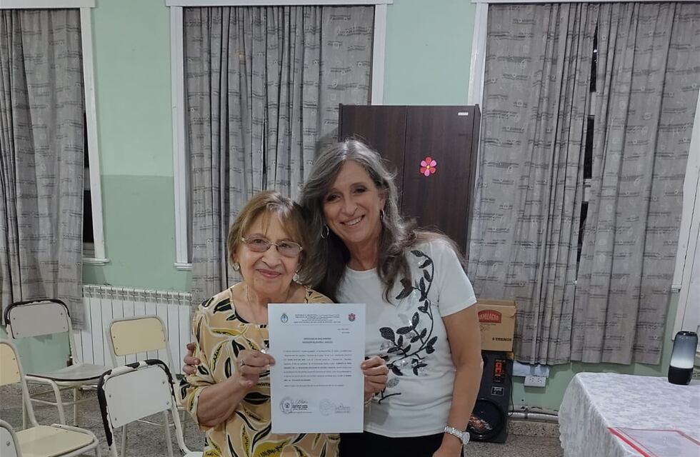 Retomó los estudios a sus 84 años: la historia de Rita, una luquense que disfruta seguir aprendiendo