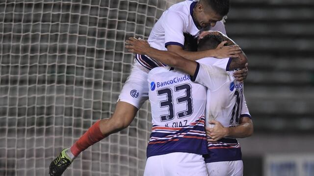 Los jugadores de San Lorenzo celebran uno de los goles ante Liniers por la Copa Argentina. (Twitter: @SanLorenzo)