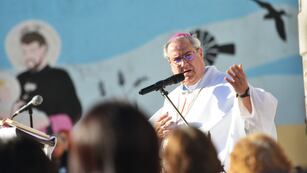 El Arzobispo Ángel Rossi y se refirió al aumento de dietas en el Senado, con duras críticas (Foto Javier Ferreyra).