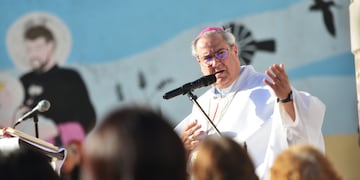 El Arzobispo Ángel Rossi y se refirió al aumento de dietas en el Senado, con duras críticas (Foto Javier Ferreyra).