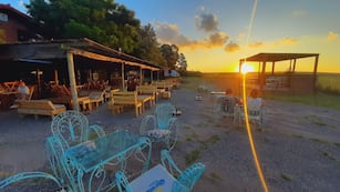 Una cafetería al pie de la montaña para contemplar atardeceres de Córdoba.
