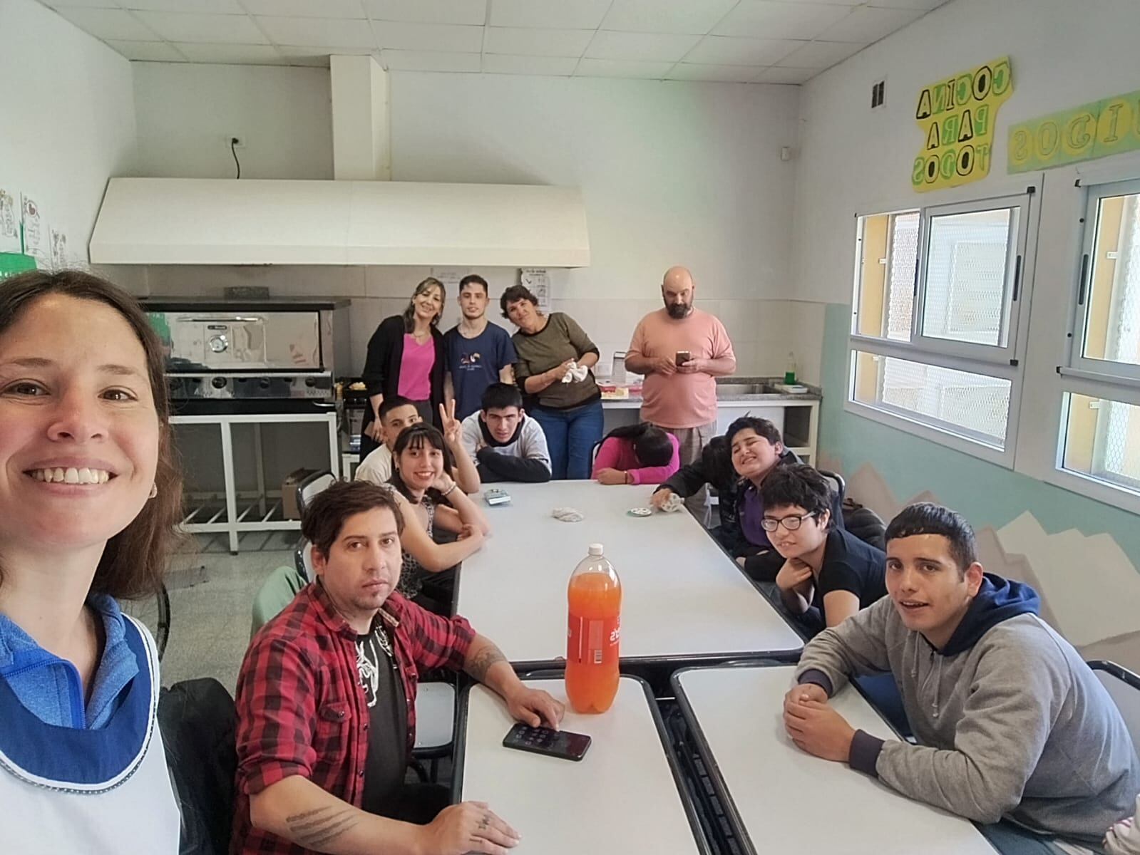 Casa Taller y la Escuela N° 502 cerraron el ciclo lectivo con un almuerzo