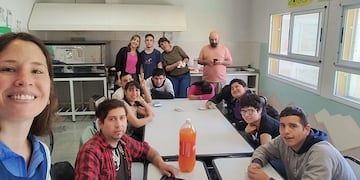 Casa Taller y la Escuela N° 502 cerraron el ciclo lectivo con un almuerzo