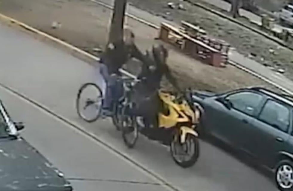 Córdoba: iba a buscar a su hija al colegio en bici, lo chocó una moto y tiene muerte cerebral