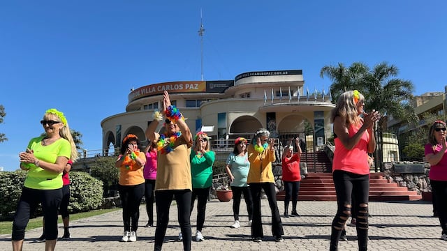 Arrancó la “Semana de la Persona Mayor” en Villa Carlos Paz con música y baile en los Jardines Municipales