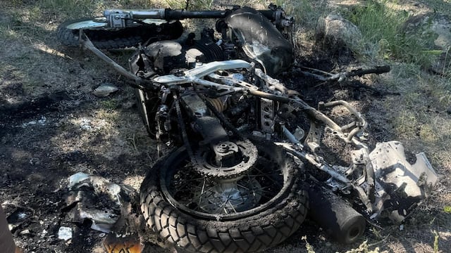 Vacaciones frustradas en San Antonio de Arredondo: les robaron las motos y una apareció incendiada. Gentileza: Diario de Carlos Paz