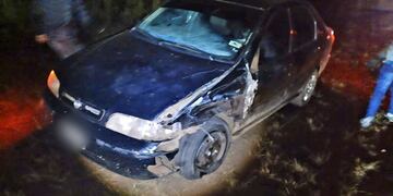 Siniestro vial en Jardín América: una motociclista de 19 años en estado crítico.