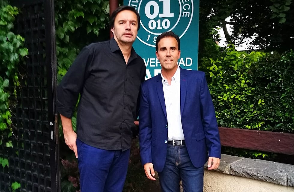 Los libros de los comunicadores marplatenses Diez y Peláez ahora disponibles en “la librería del año”