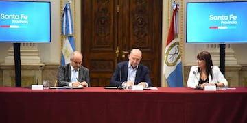 El gobernador Omar Perotti debe elegir postulantes para una docena de cargos.