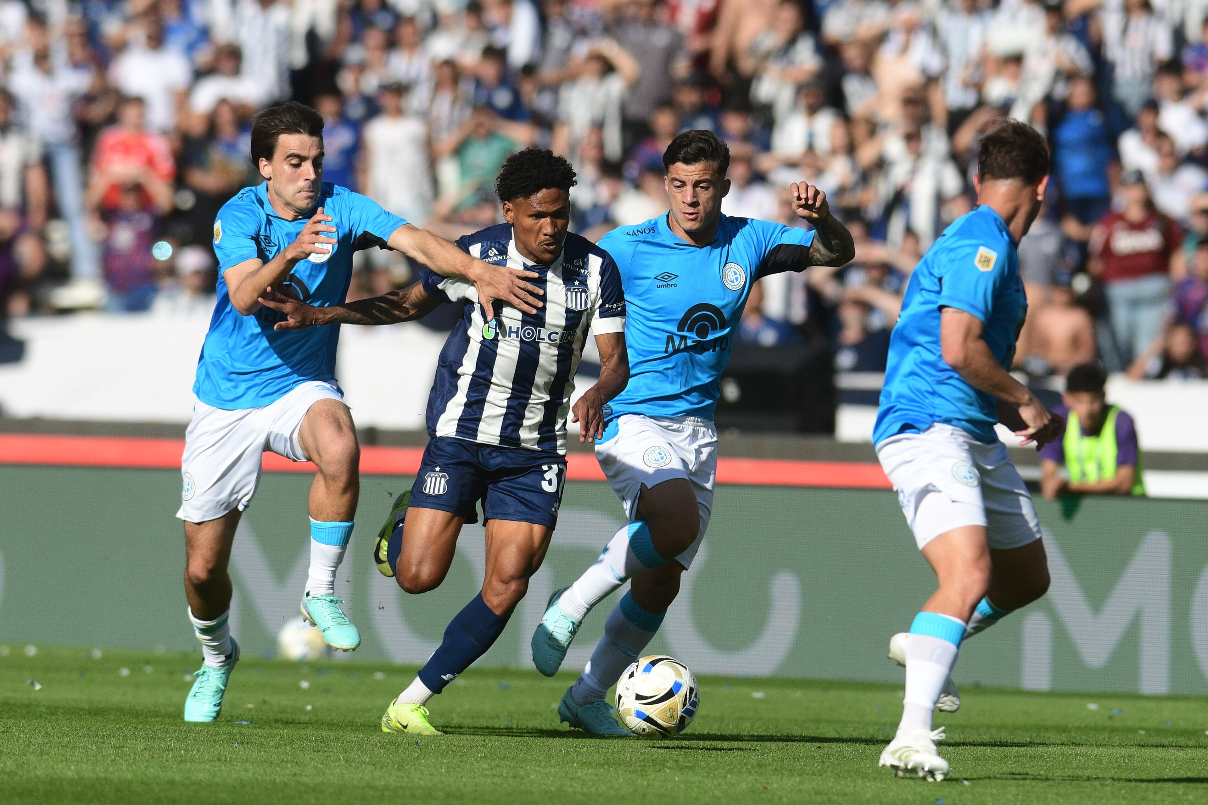 Talleres ante Belgrano, por la fecha 11 del Torneo Clausura. (Ramiro Pereyra / La Voz).