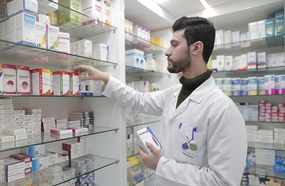 Una mujer fue a la farmacia porque se sentía mal, se descompensó y murió delante de todos