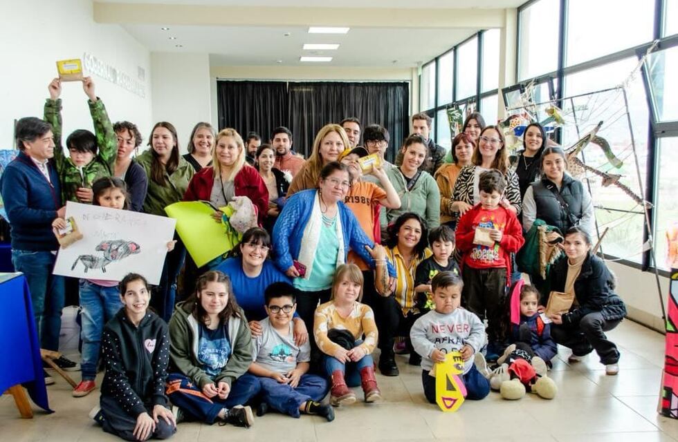 Terapia Asistida con Perros cerró el 2023 con una increíble muestra de arte