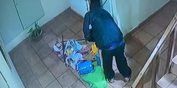 Robo en pleno centro de Eldorado quedó registrado en vídeo.