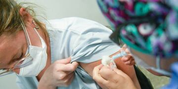 Más de 15.000 mayores de 18 años se han inscripto para recibir la vacuna contra el Covid 19 en San Luis. Imagen ilustrativa. Orlando Pelichotti/Los Andes