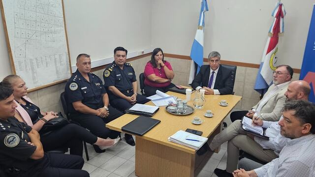 El Fiscal Regional Carlos Vottero junto con la Policía Federal