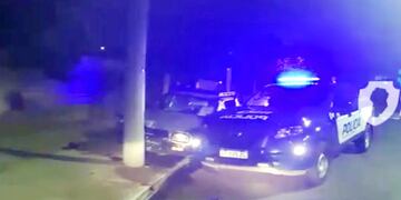 Persecución en Córdoba de un Renault 12 con dos delincuentes que llevaban además a un nene de 4 años con ellos.