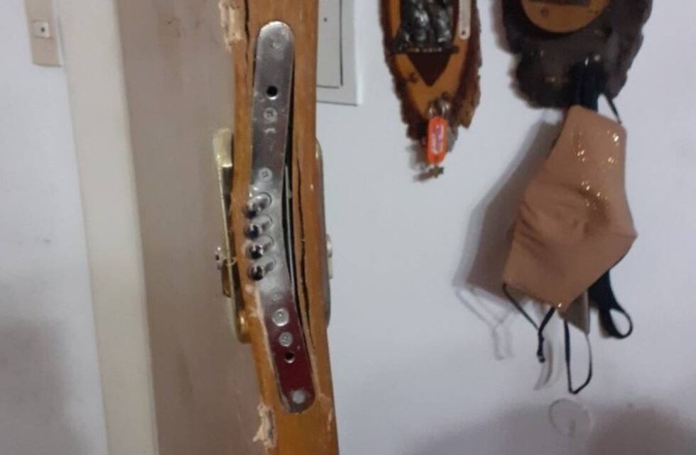 A pareja de jubilados le destrozaron el departamento por error en un allanamiento