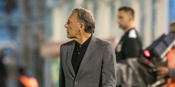 El director técnico de 65 años se fue de la cancha repleto de bronca.