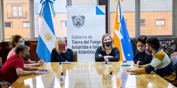 Gobierno y la asociación civil “ciclo positivo” articularán acciones contra la discriminación de personas con VIH
