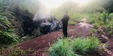 San Pedro: dos personas fallecieron calcinadas en el incendio de un vehículo que despistó.