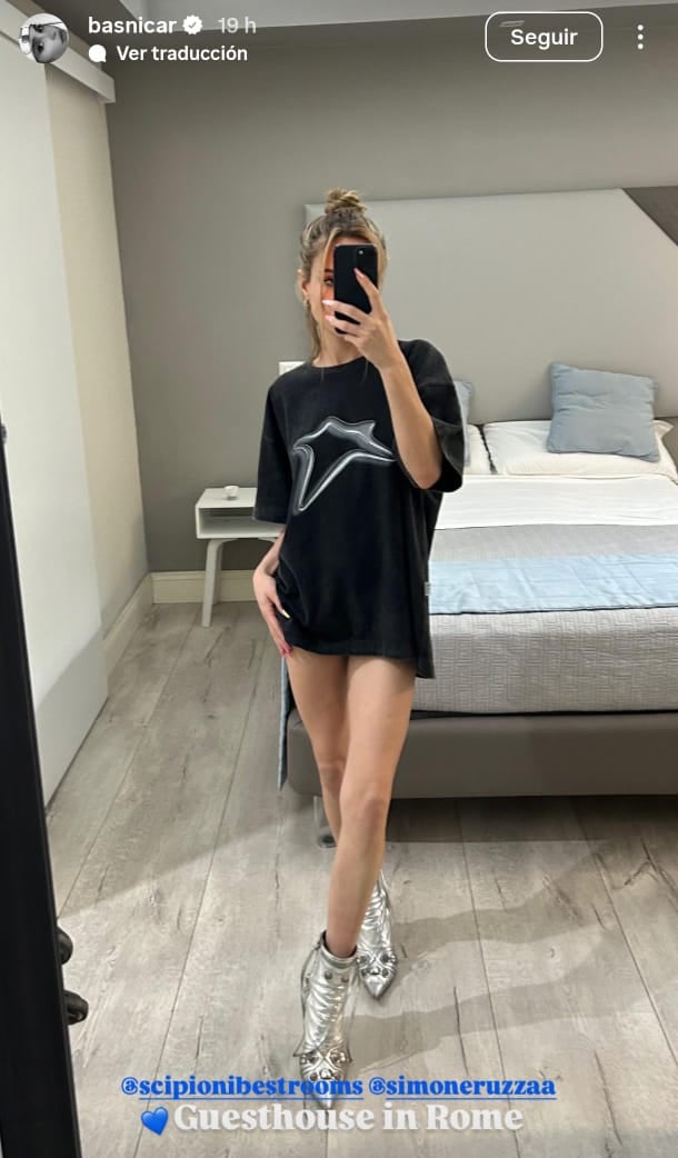 Brenda Asnicar sorprendió con una remera oversize y unas botas metalizadas se llevaron todas las miradas