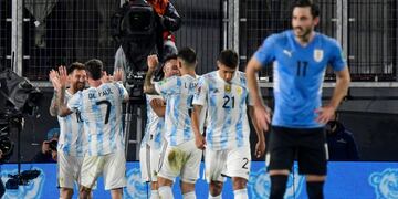 Argentina goleó 3-0 a Uruguay en el Monumental. (Foto: AP)
