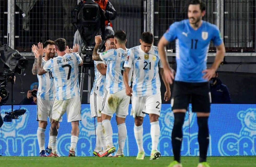 Eliminatorias Sudamericanas: Argentina brilló en el Monumental y goleó 3-0 a Uruguay